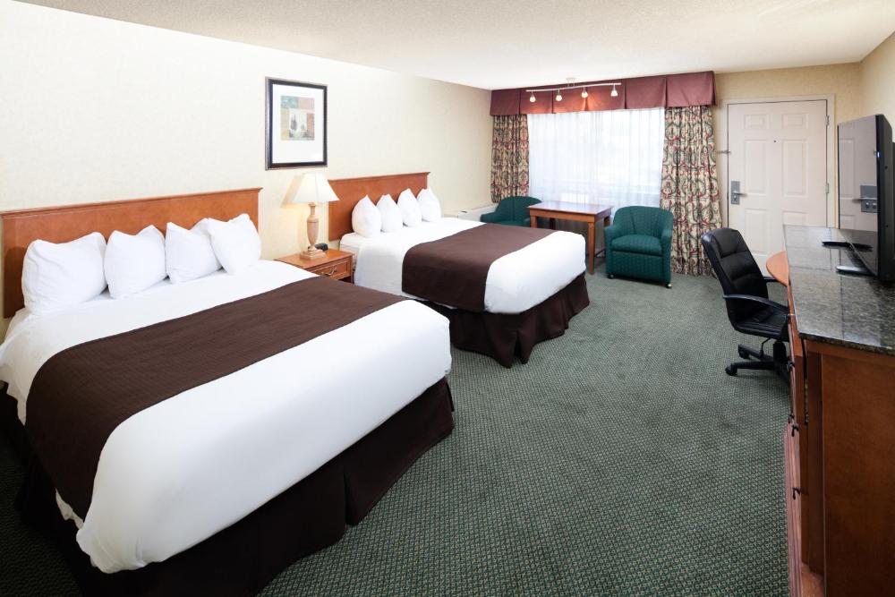 Standard Queen Room with Two Queen Beds interior